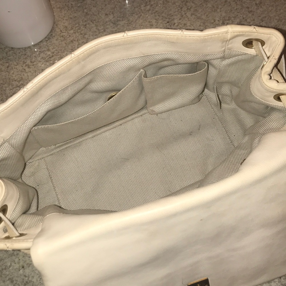 100% Authentic Chanel Cream Purse w Gold Hardware - Picture 7 of 8
